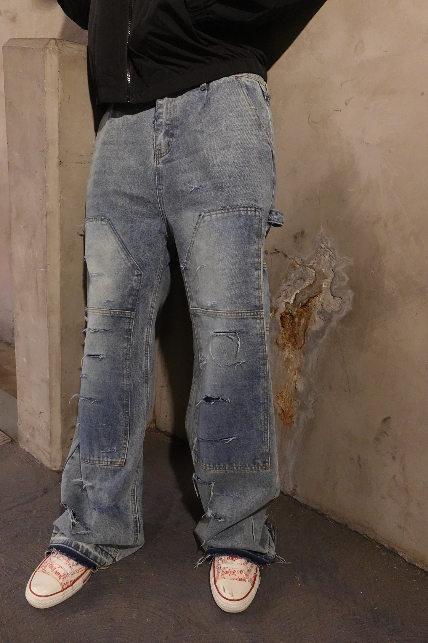 DISTRESSED BAGGY DENIM