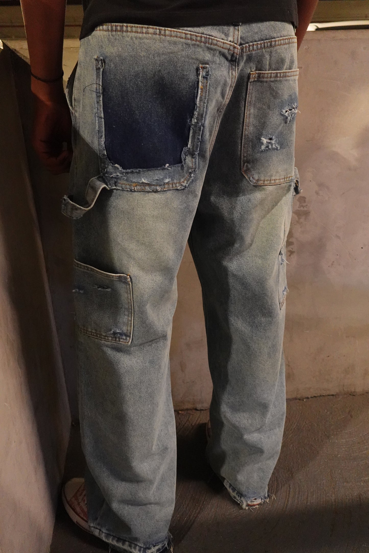 DISTRESSED BAGGY DENIM